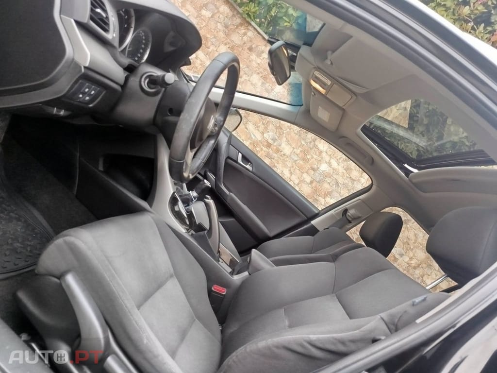 Honda Accord Tourer 2.2 i-DTEC Executive Top — fotografia 11