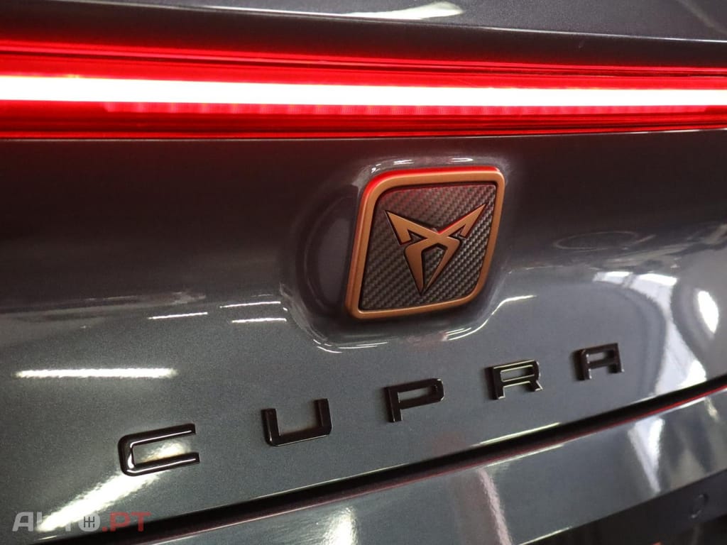 Cupra Leon 1.4 e-HYBRID DSG MID
