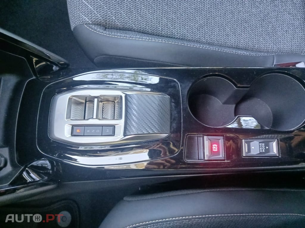Peugeot 2008 1.2 Hybrid Allure e-DCS6