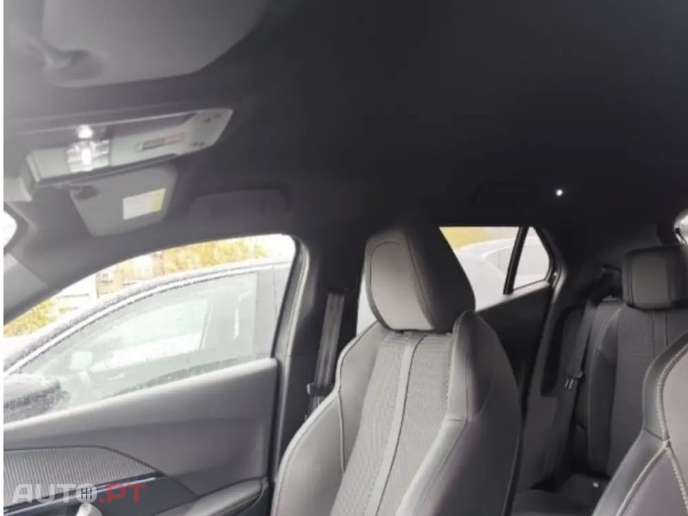 Peugeot E-2008 54 kWh GT