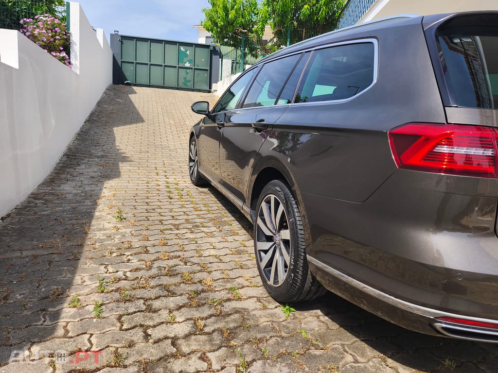 Volkswagen Passat Variant biTDI 240cv 4MOTION DSG Highline