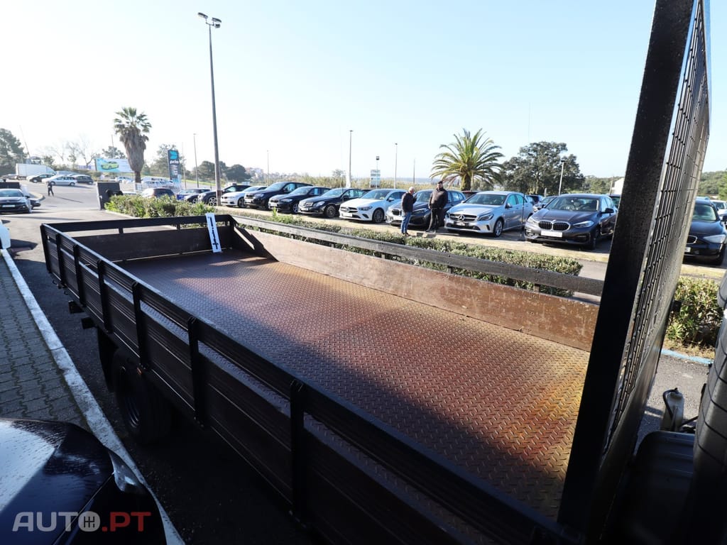 Isuzu Série N NKR 55 LL 5D