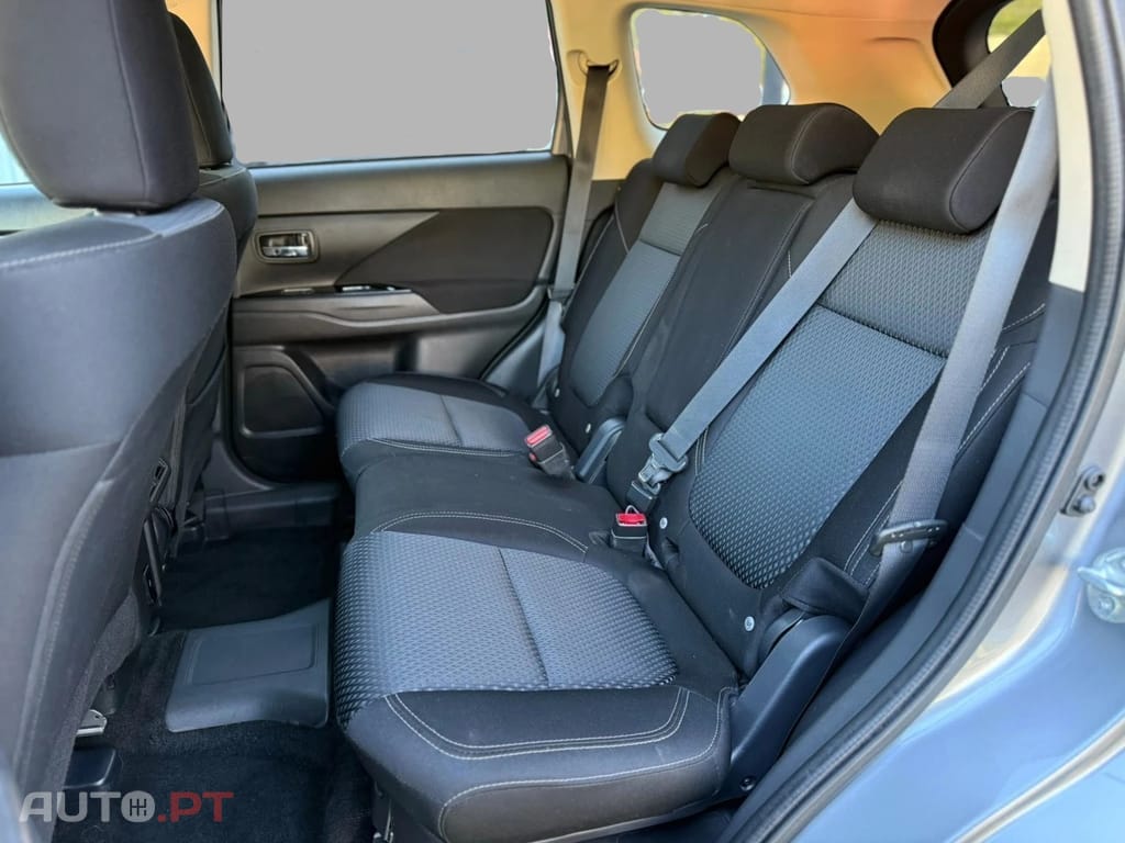 Mitsubishi Outlander 2.4L PHEV 4WD INTENSE