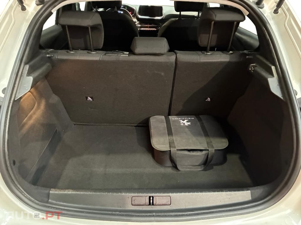 Peugeot E-208 50 kWh Style