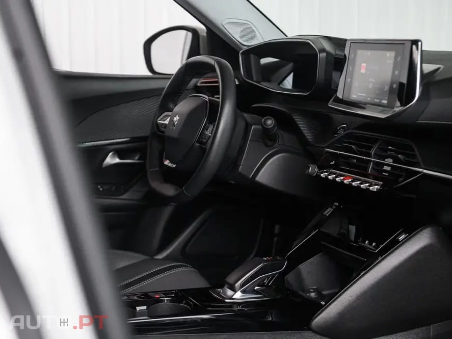 Peugeot E-2008 50 kWh Allure Pack