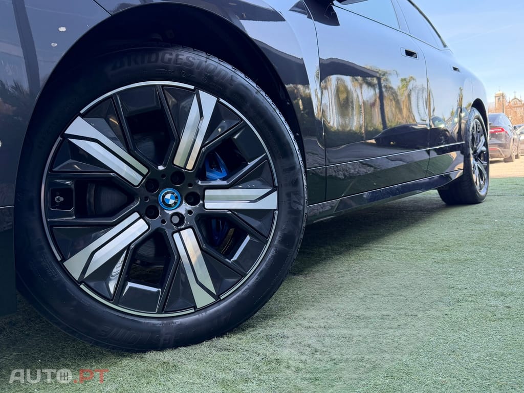 BMW iX xDrive 40 Pack Desportivo