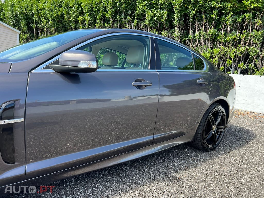 Jaguar XF 2.7 D V6 Luxury