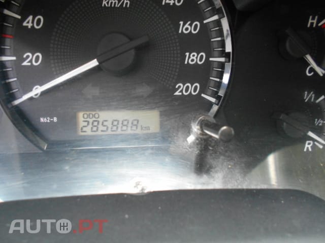 Toyota Hilux 2.5D-4D 4X2 Báscula nova