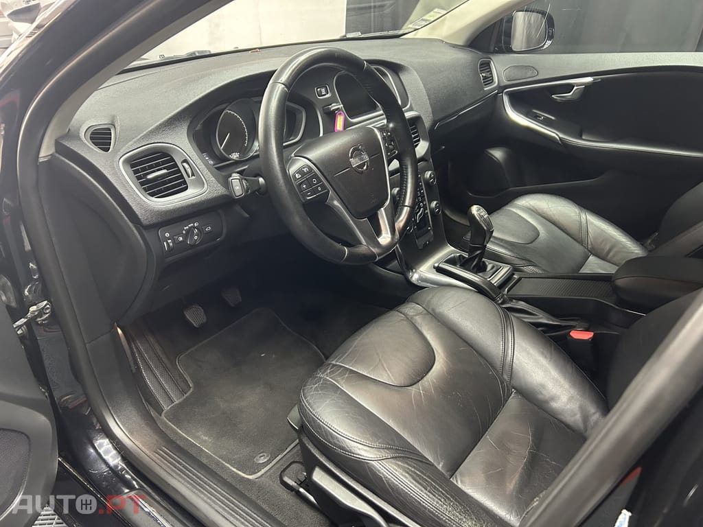 Volvo V40 1.6 D2 Eco Momentum — fotografia 9
