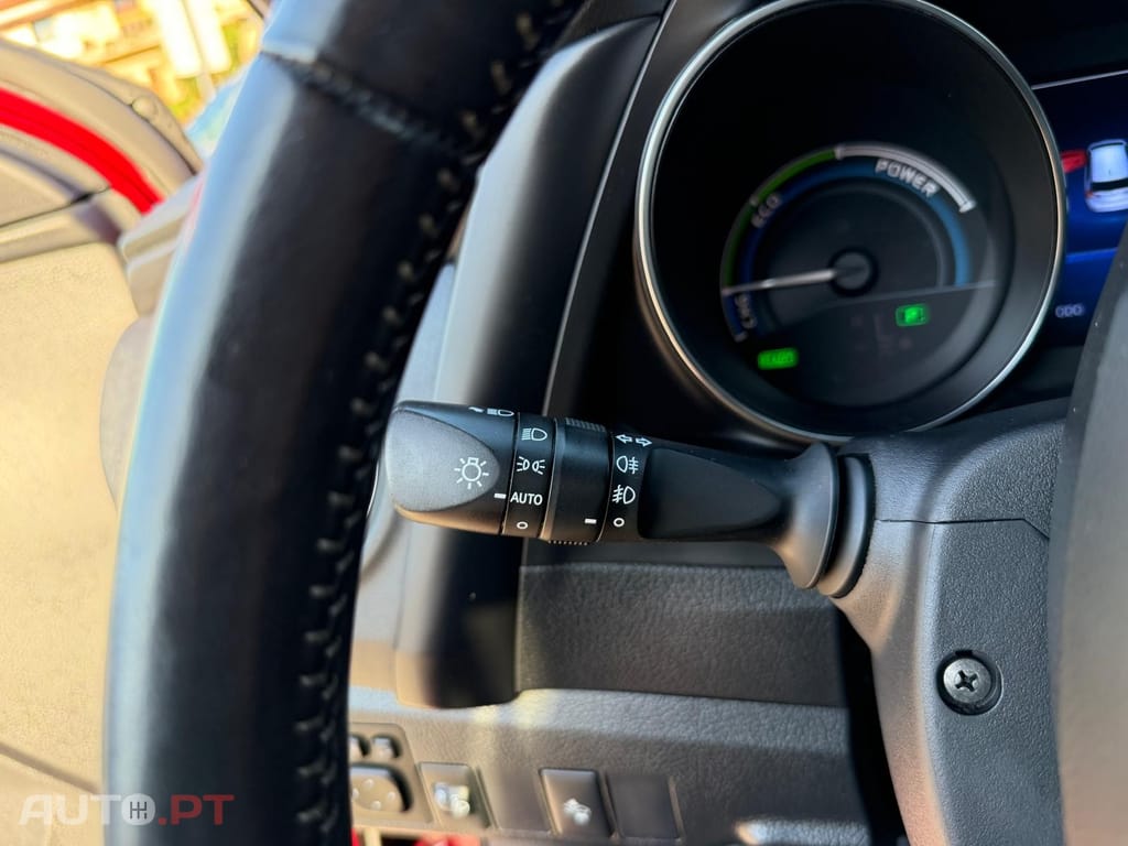 Toyota Auris 1.8 HSD Comfort +P.Sport+Navi