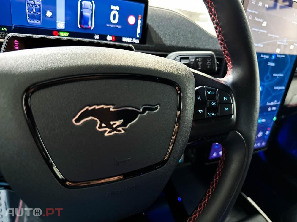 Ford Mustang Mach-E AWD PREMIUM
