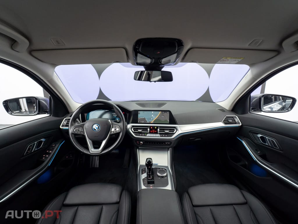 BMW 330 e Line Luxury Auto