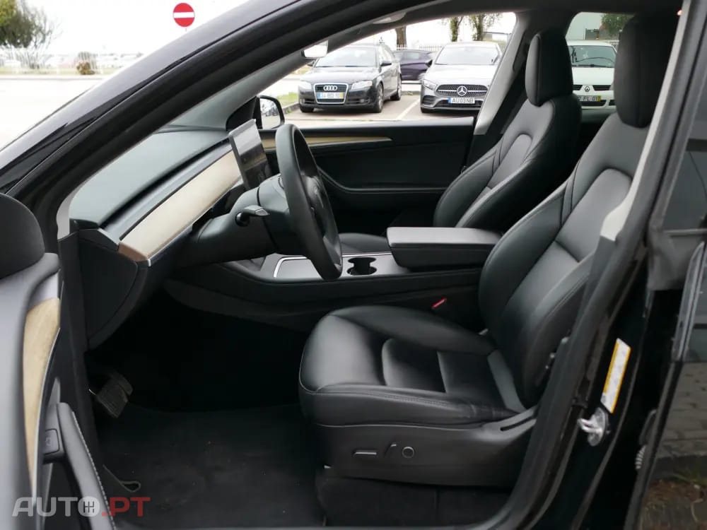 Tesla Model Y Standard