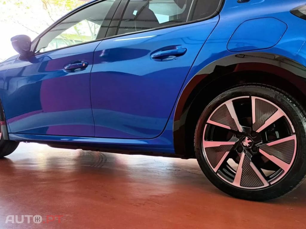 Peugeot E-208 GT