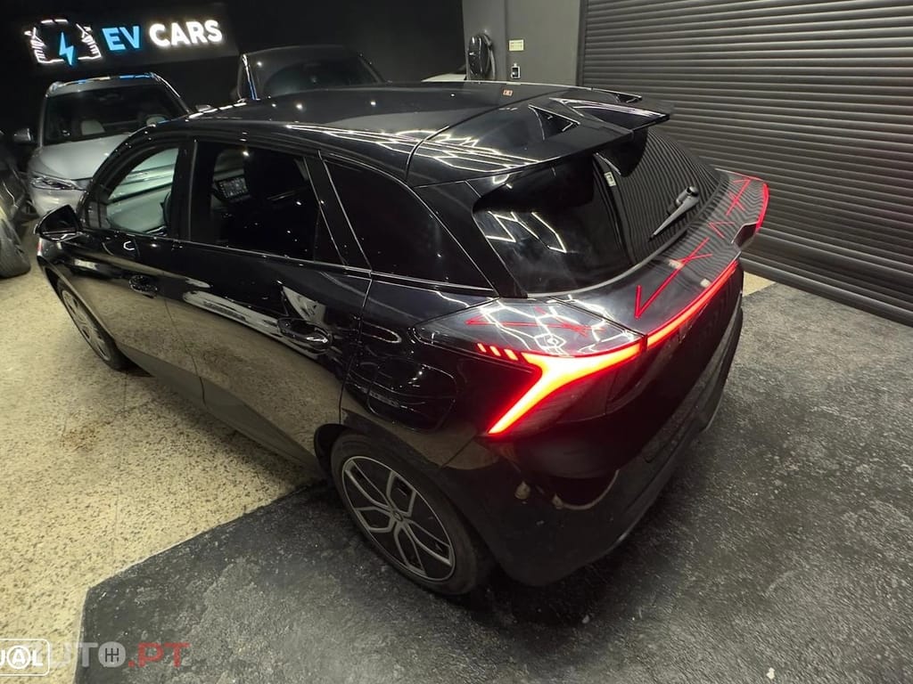 MG MG4 77 kWh Extended Range Luxury