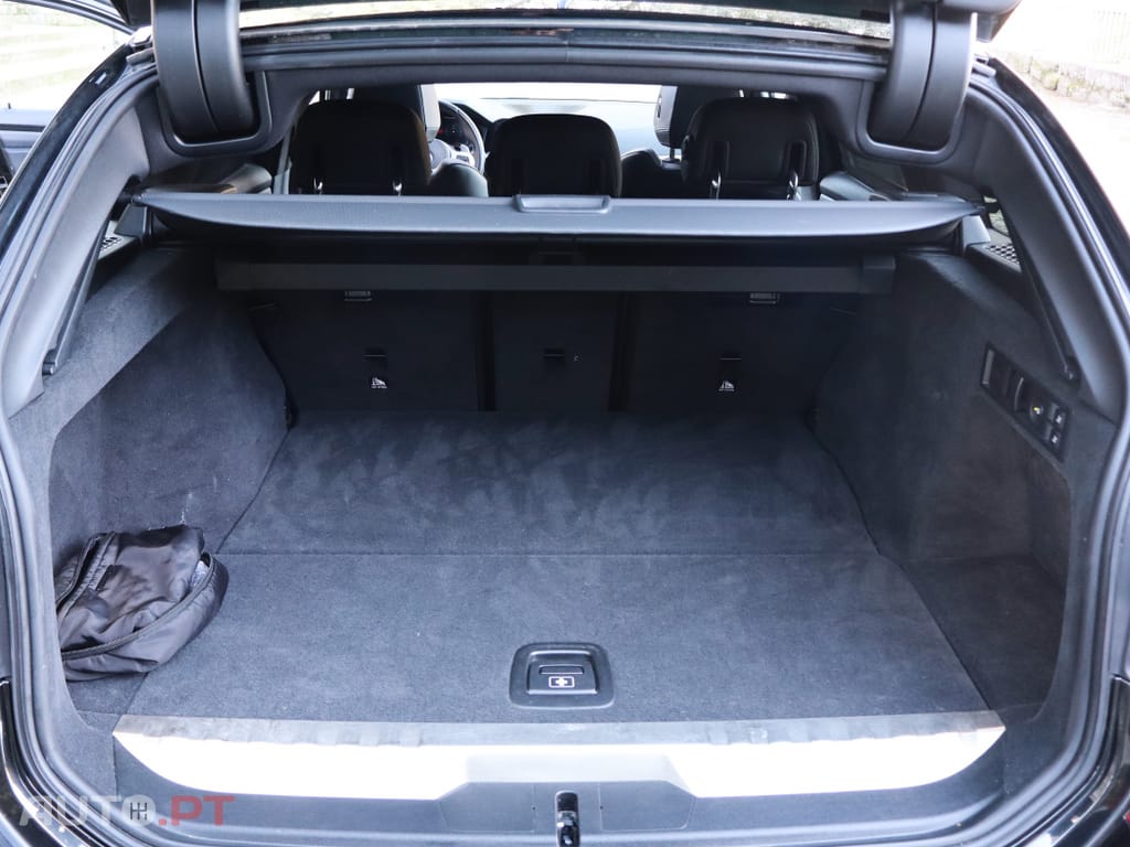 BMW 330 e Touring Pack M Auto.