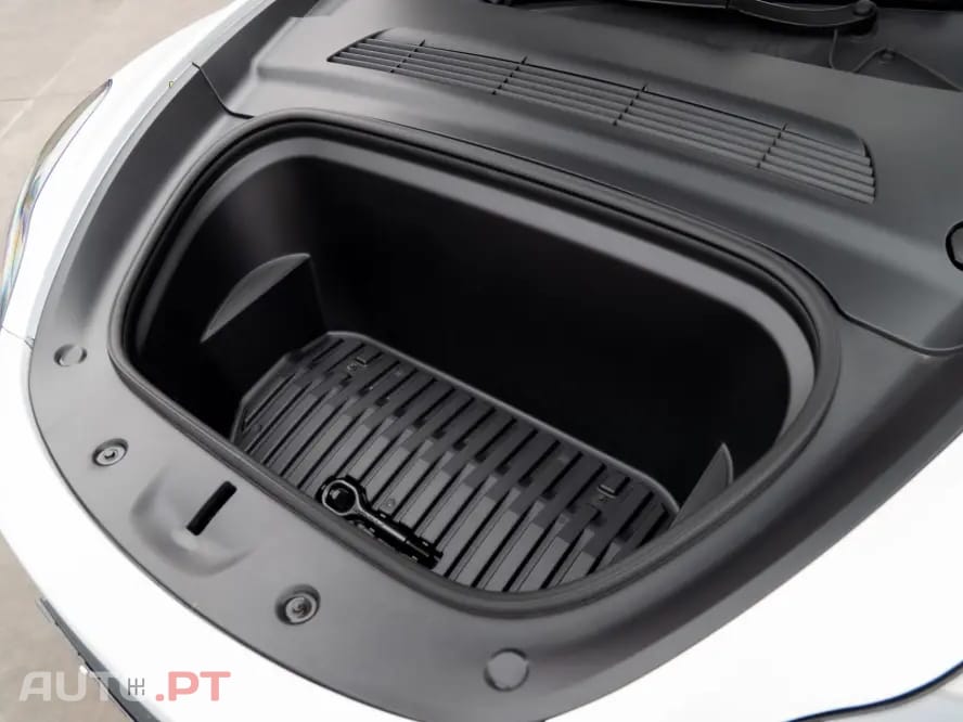 Tesla Model Y Long Range Dual Motor AWD