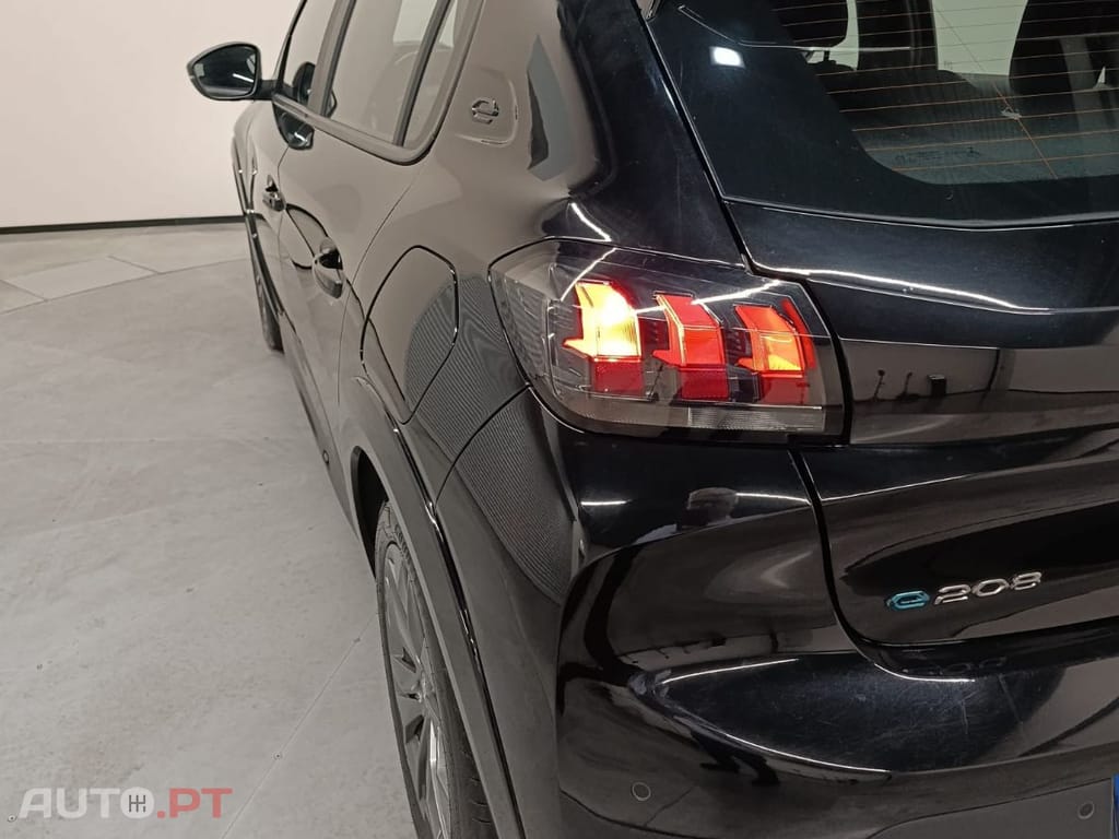 Peugeot E-208 Active Pack 