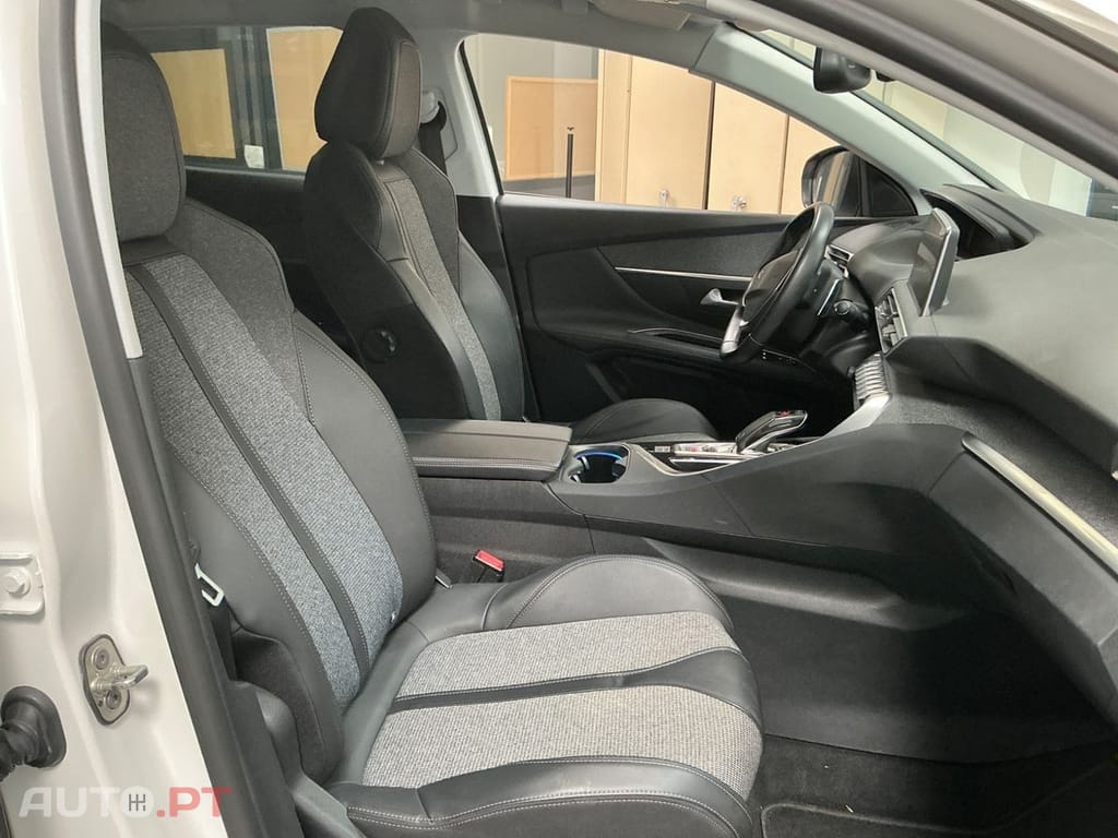 Peugeot 3008 1.2 PureTech Allure EAT8