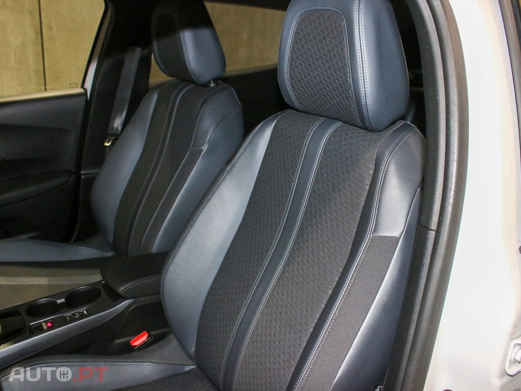 Peugeot 2008 1.2 PureTech Allure EAT8