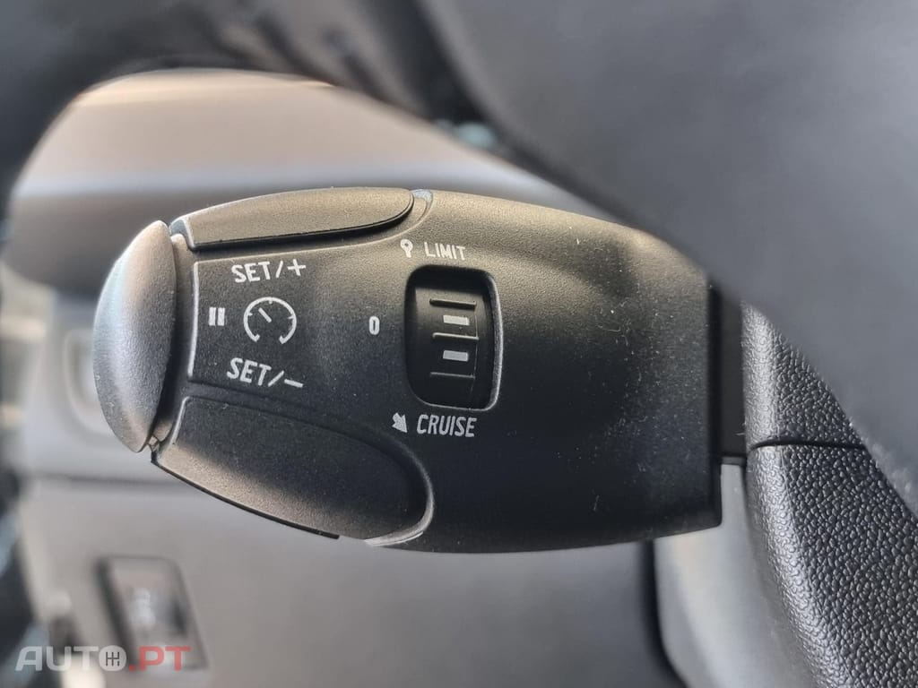 Peugeot 208 1.2 PureTech Signature