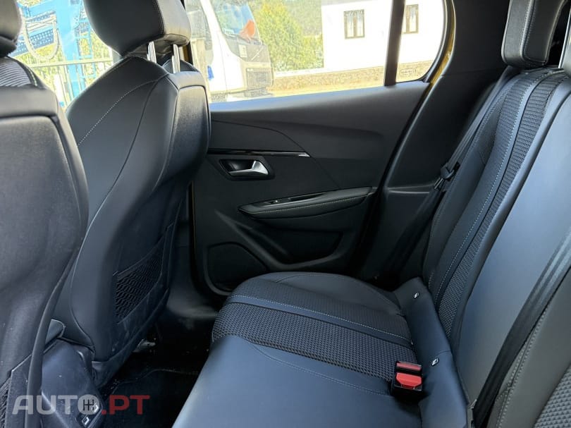 Peugeot E-208 GT
