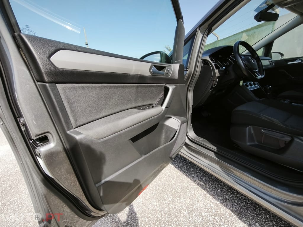 Volkswagen Touran 1.6 TDI Confortline DSG