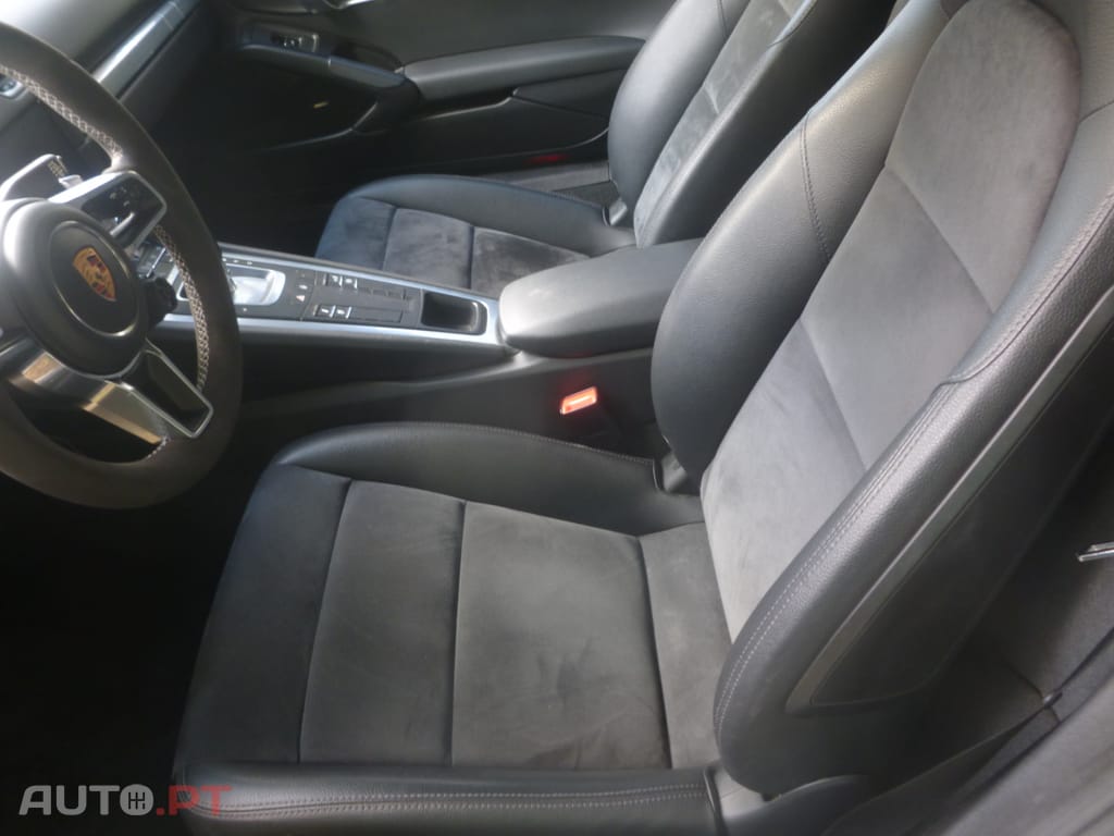 Porsche Cayman 718 2.0