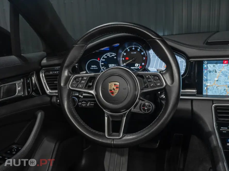 Porsche Panamera 4 E-Hybrid Platinum Edition