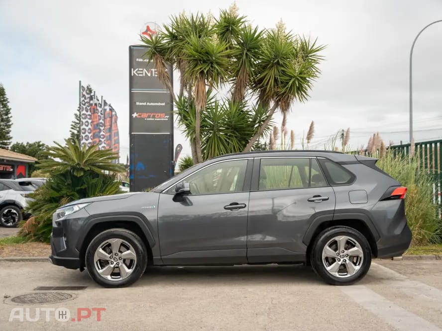 Toyota RAV4 2.5 HDF Comfort — fotografia 4