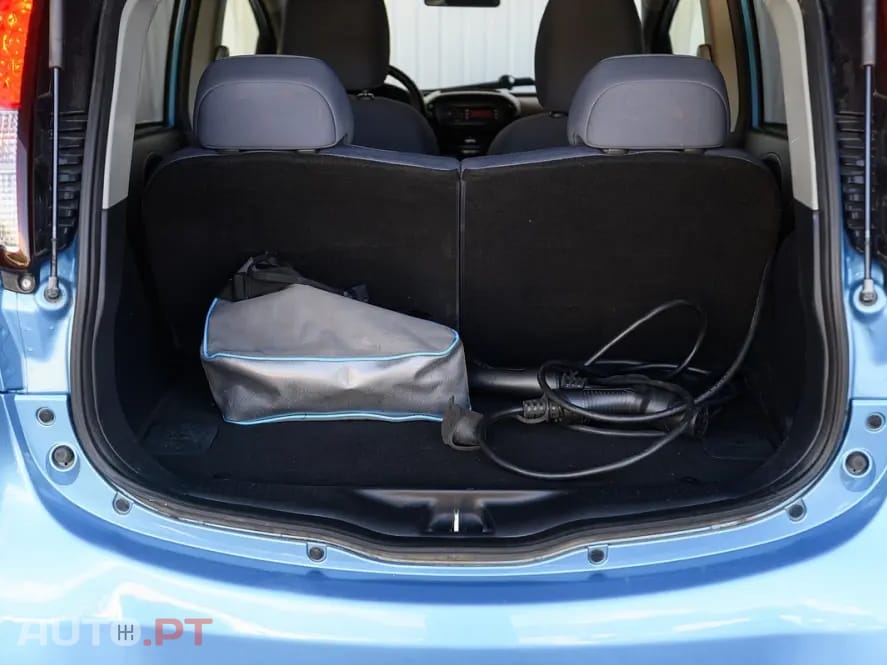 Peugeot iOn Active
