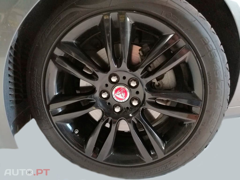 Jaguar XE 2.0D R-SPORT 180CV 
