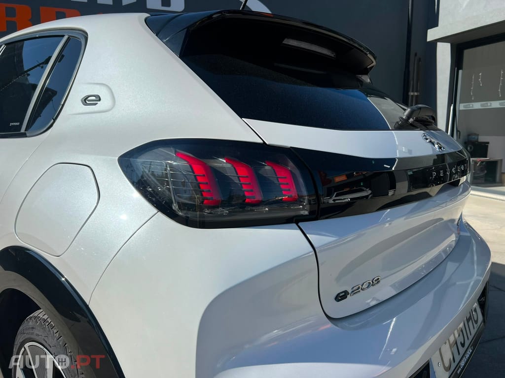 Peugeot E-208 50 kWh GT Pack