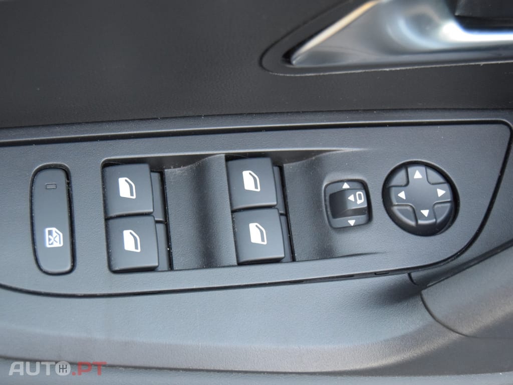 Peugeot 2008 1.2 PureTech Allure Pack EAT8