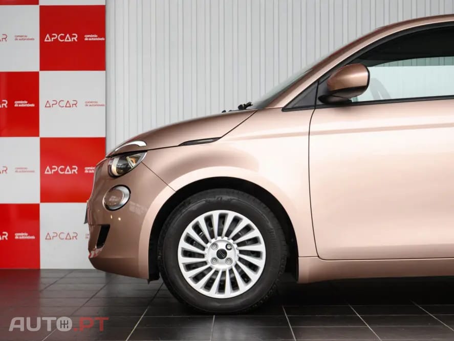 Fiat 500e Action