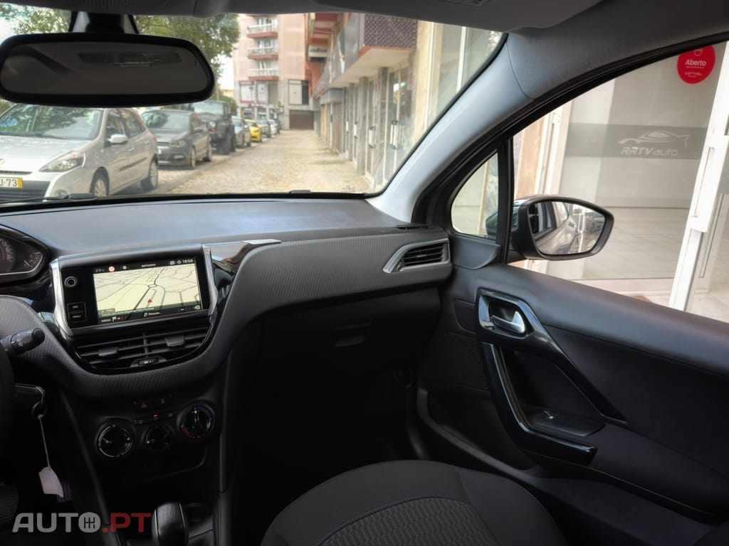 Peugeot 208 1.2 PureTech Signature