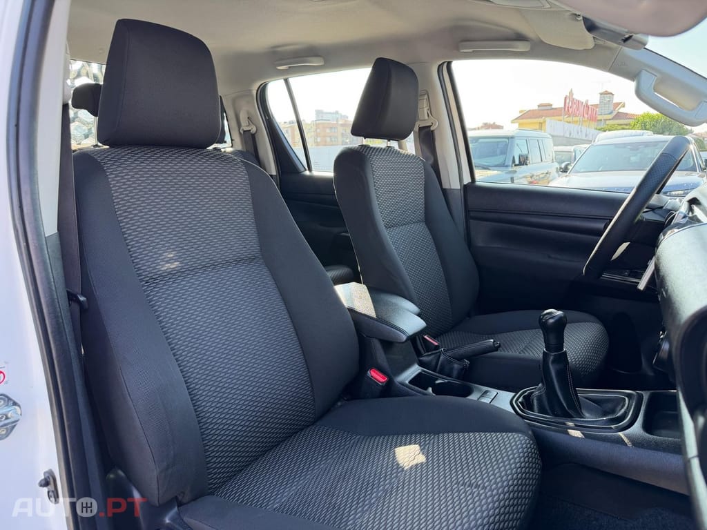 Toyota Hilux 2.4 D-4D 4WD CD CH