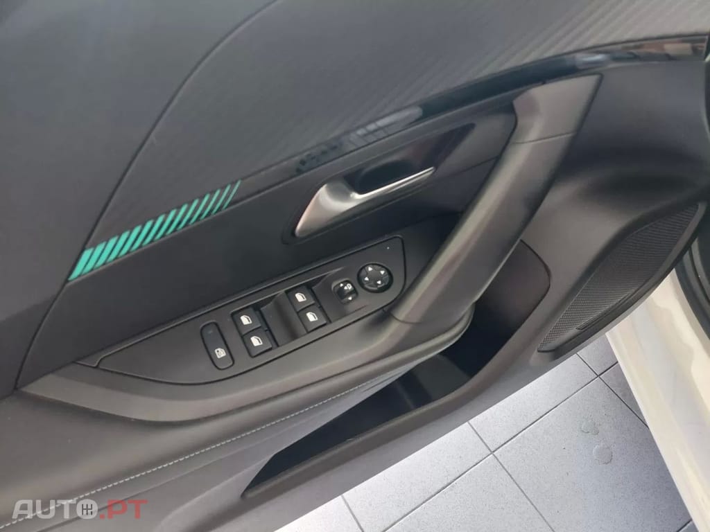 Peugeot 2008 PureTech 130 Allure Pack