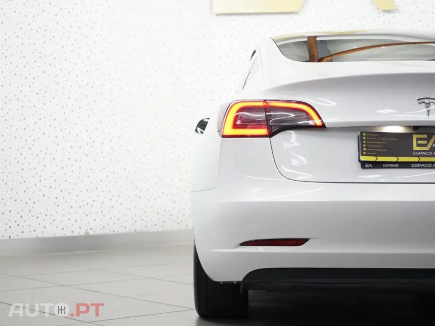 Tesla Model 3 Standard Range Plus RWD