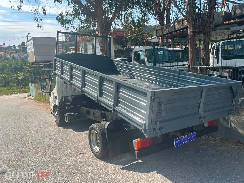 Toyota Dyna M35.33 Báscula Tri-basculante