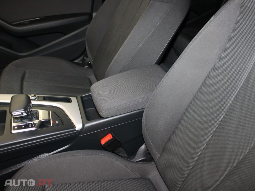 Audi A4 Avant 35 TDI STRONIC I.V.A DEDUTÍVEL