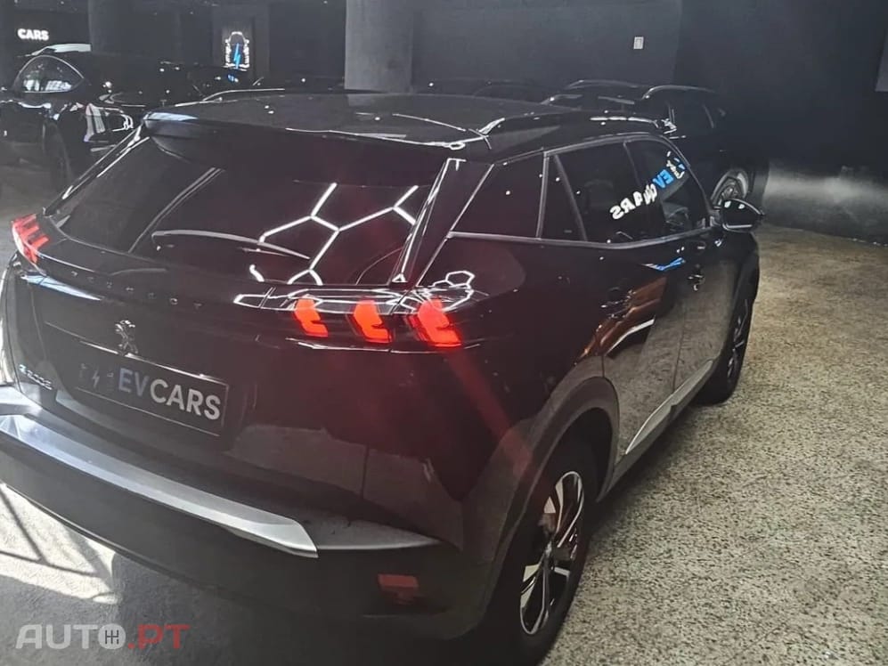 Peugeot E-2008 50 kWh Allure Pack