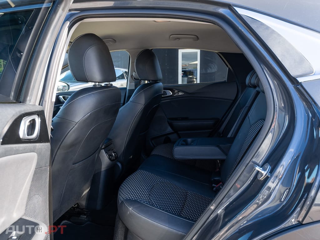Kia XCeed 1.6 GDi PHEV Drive — fotografia 14