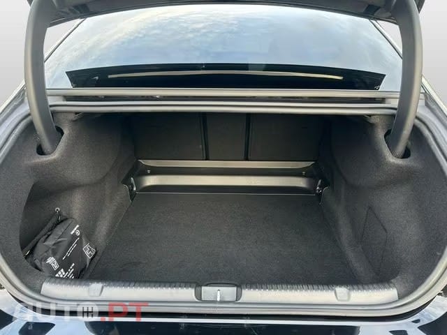 Mercedes-Benz EQE 300 AMG & Night Pack