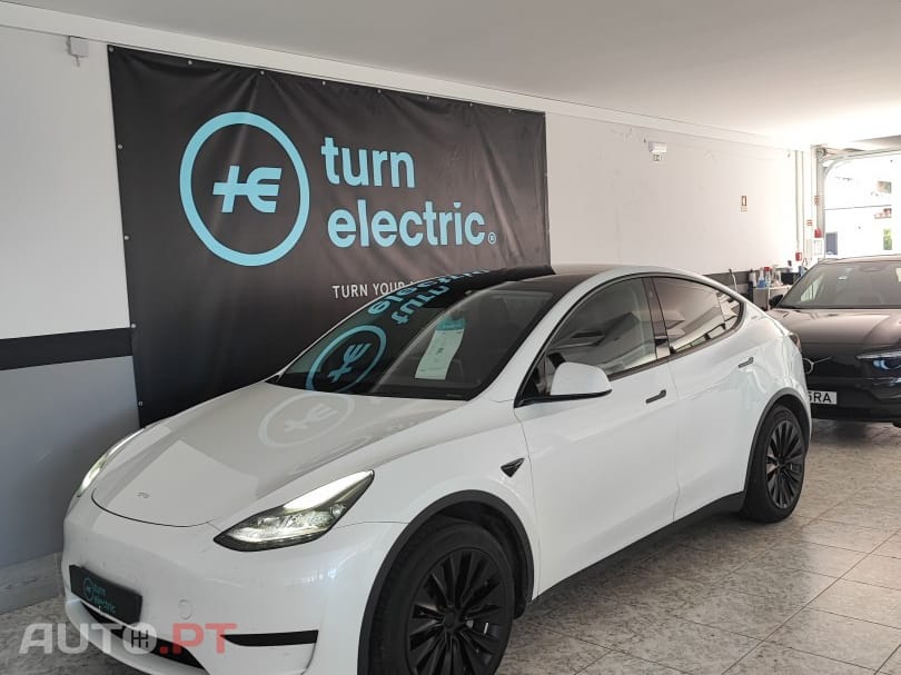 Tesla Model Y Long Range RWD — fotografia 2