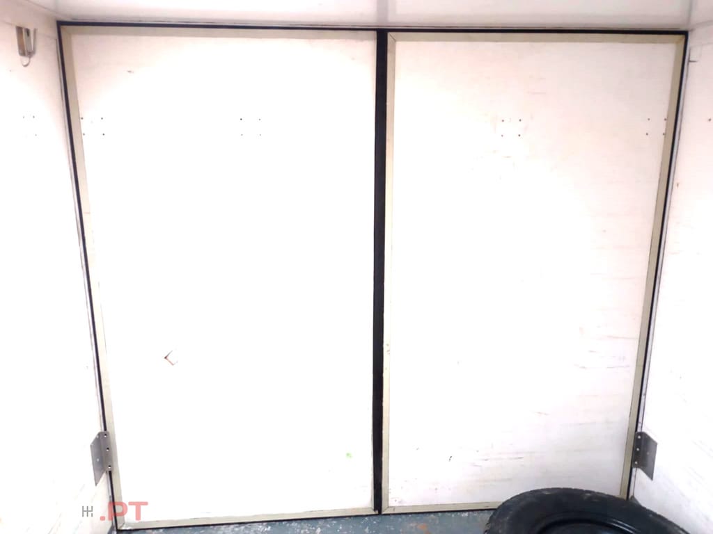 Renault Master 2.5 D 80HP Contentor de Fibra