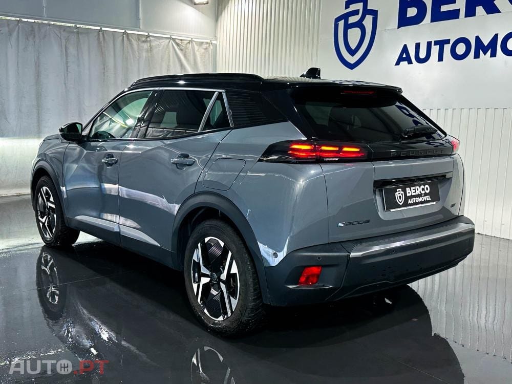 Peugeot E-2008 54 kWh GT