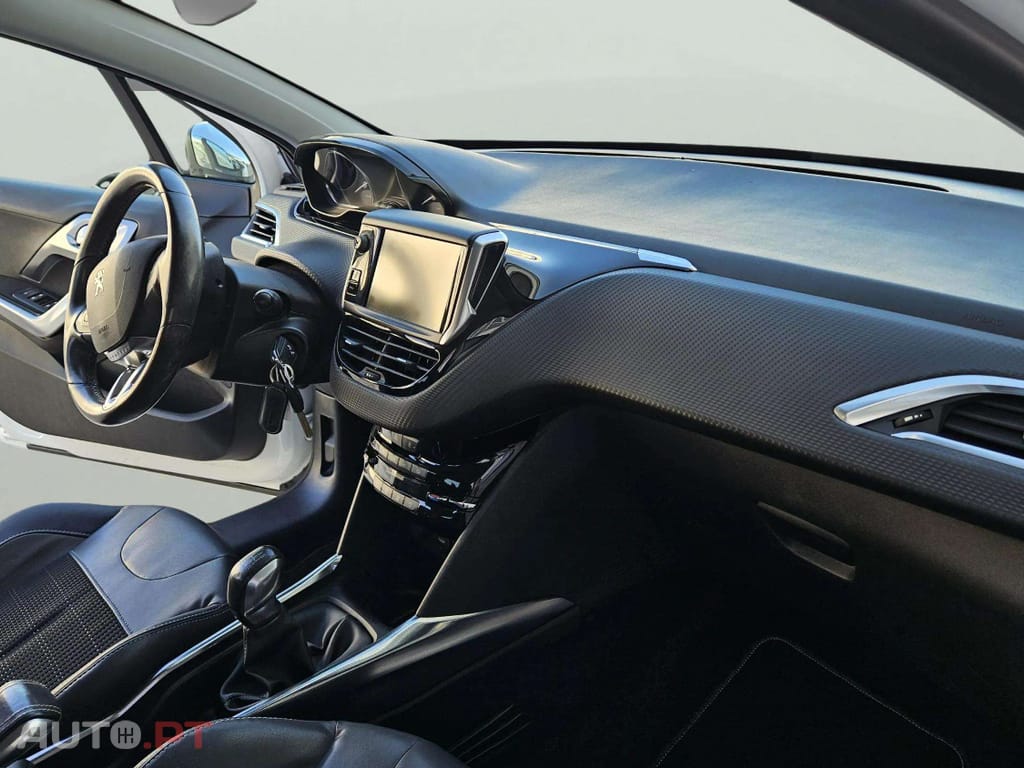 Peugeot 2008 1.2 PureTech Allure