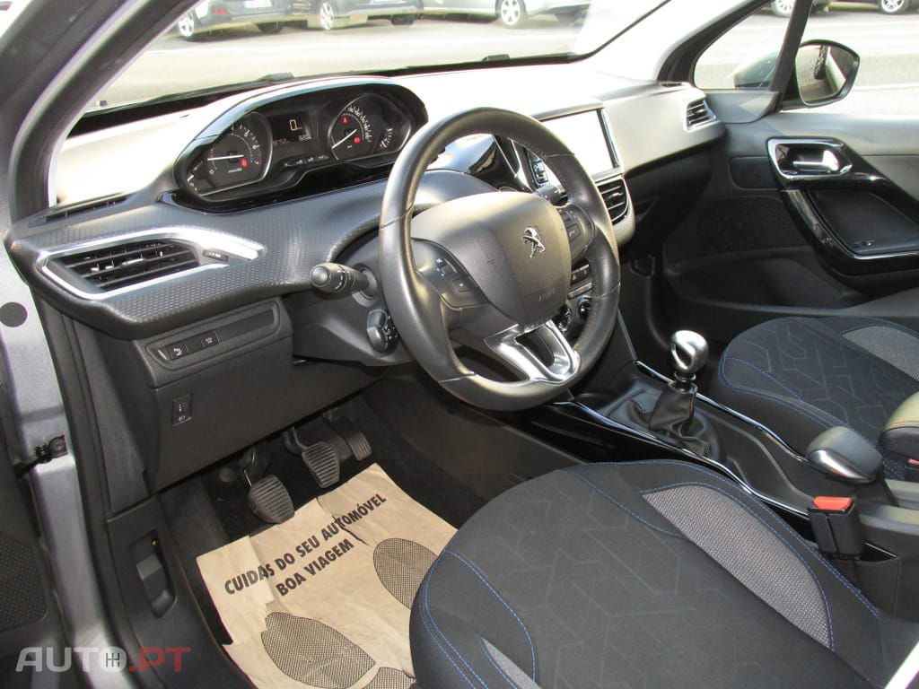 Peugeot 2008 1.2 PureTech Signature