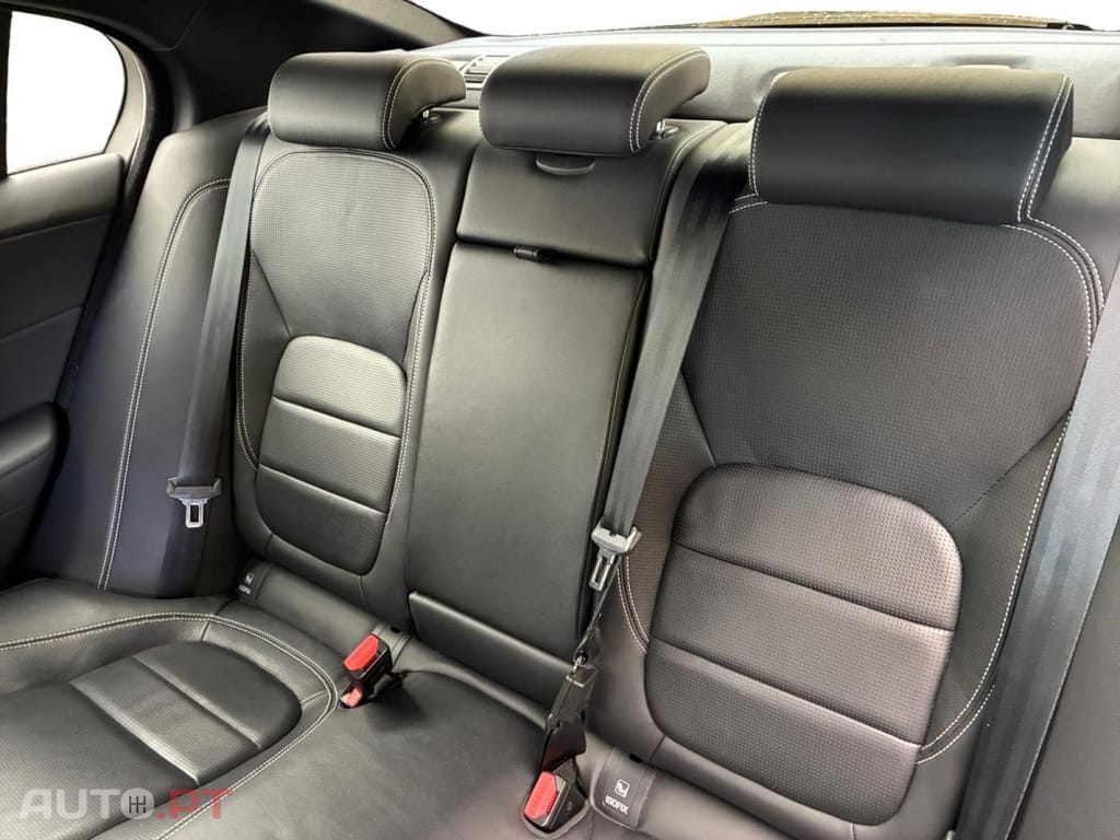 Jaguar XE D200 Aut. R-Dynamic Black